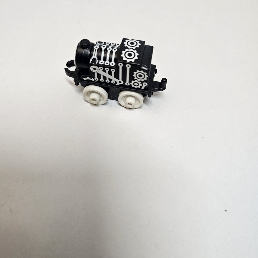 2014 Thomas & Friends Mini Train Tank Engine - Thomas Spooky Skeleton J2OD - Picture 6 of 8